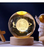  Dekoratif Satürn Üzerindeki Kız Tasarımlı Ahşap Altlıklı Işıklı Cam Küre Cam:6cm Ahşap:2cm